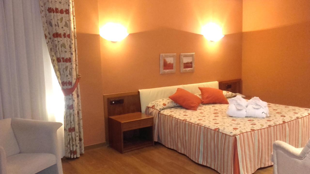 Balneario De Ledesma Hotel Vega de Tirados Eksteriør billede